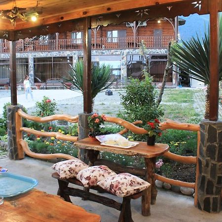 Абхазская Усадьба Hotel Gagra Kültér fotó