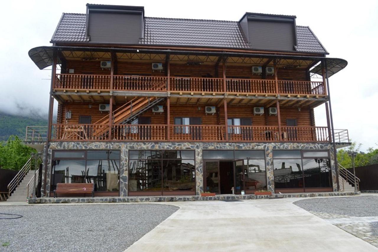 Абхазская Усадьба Hotel Gagra Kültér fotó