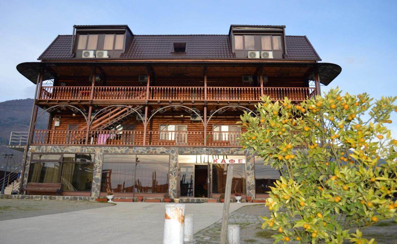 Абхазская Усадьба Hotel Gagra Kültér fotó