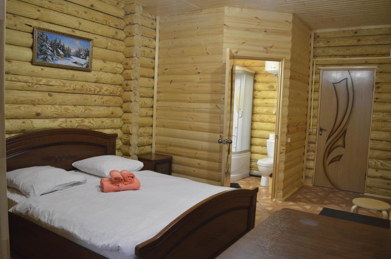 Абхазская Усадьба Hotel Gagra Kültér fotó