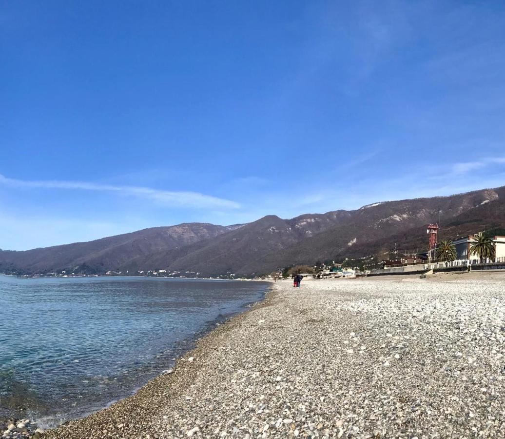 Абхазская Усадьба Hotel Gagra Kültér fotó