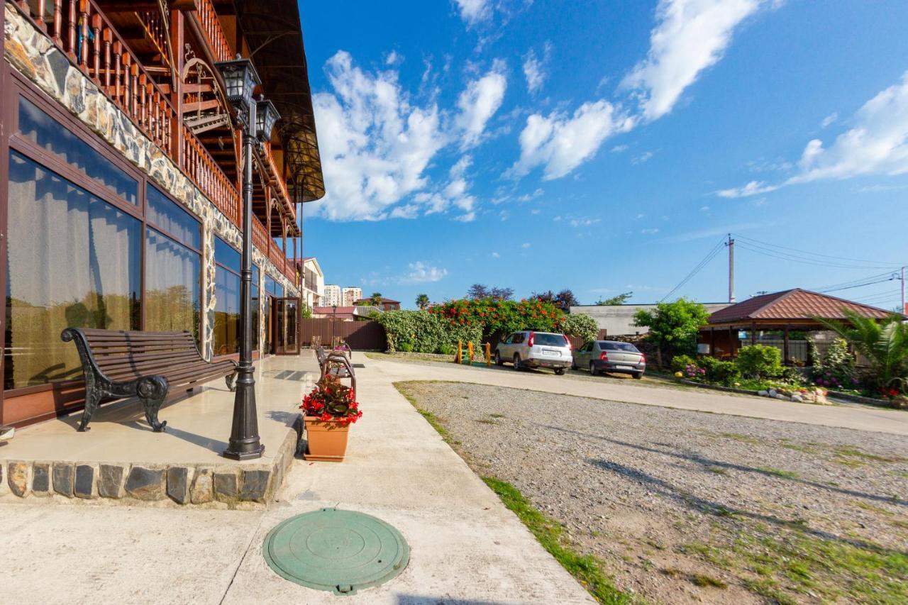 Абхазская Усадьба Hotel Gagra Kültér fotó