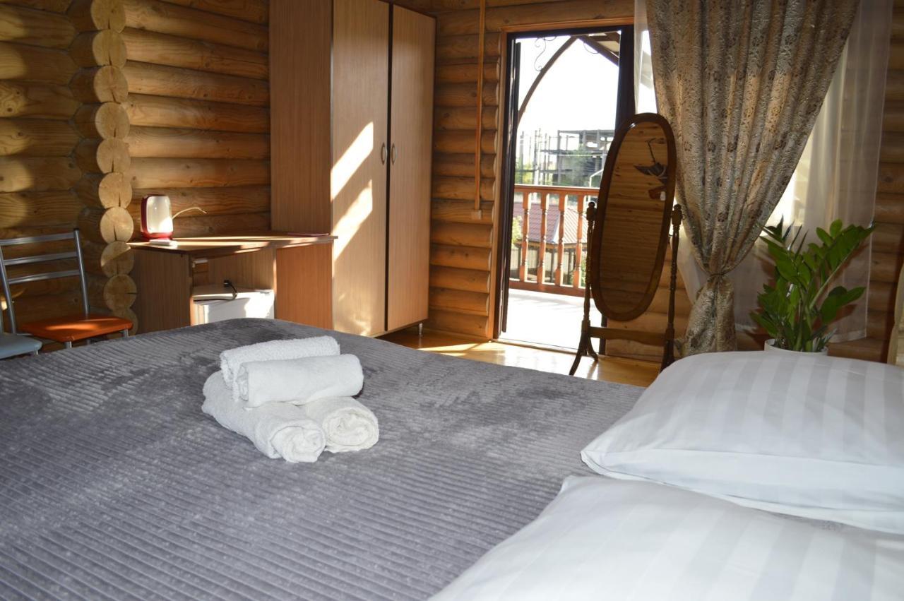 Абхазская Усадьба Hotel Gagra Kültér fotó
